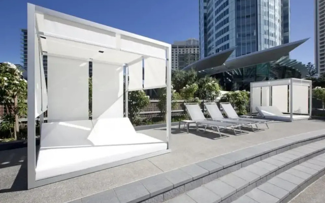 Scenic 2-bed With Pool, Gym