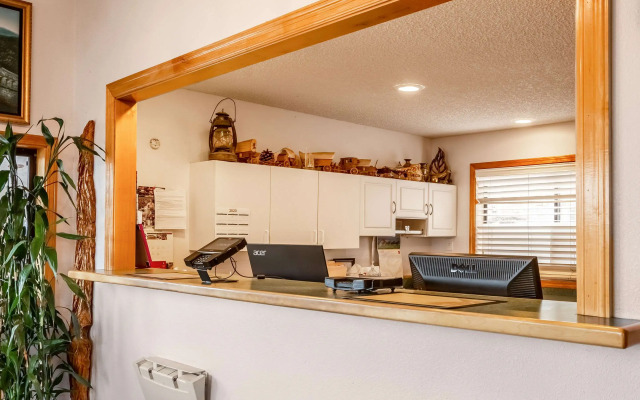 Econo Lodge Inn & Suites Madras