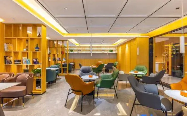 Taoyuan Crystal Hotel (Shambhala Cultural Square Branch