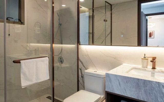 Midtown The Peak Apartment by VnHouse