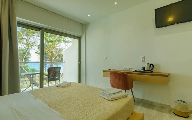 Ninos Grand Beach Hotel & Resort