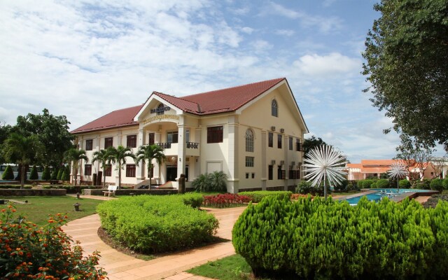 Dakruco Hotel вид на фасад