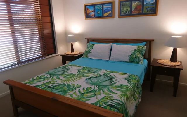 Palm Lakeside - Bowen, Whitsundays Wifi Netflix Private Cool Luxury