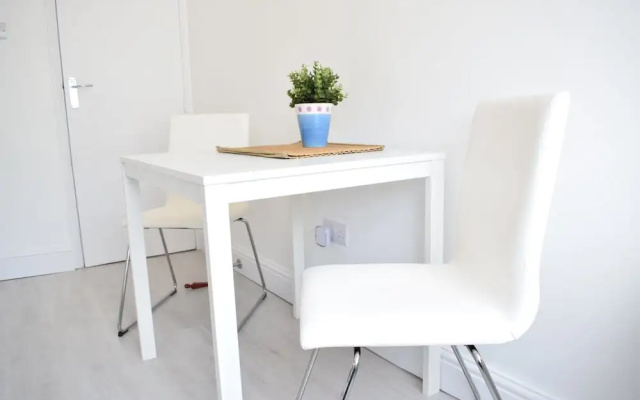 One Bedroom Apartment in Bayswater