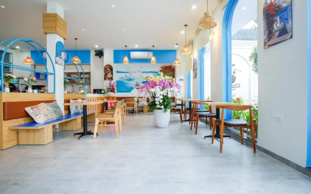 Santorini House and Coffee