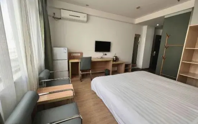 Motel 168 (Fuyang Railway Station)