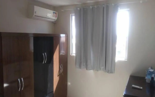 Apt completo-Ar-TV-Portaria 24h-Piscina-Praia