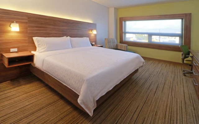 Holiday Inn Express & Suites Ensenada Centro by IHG