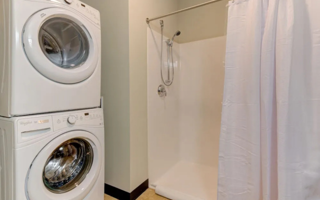 Milwaukee Beautiful Family 2BD 2BA Downtown Apartment