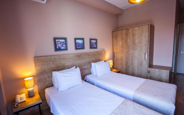 "Hotel N 16"