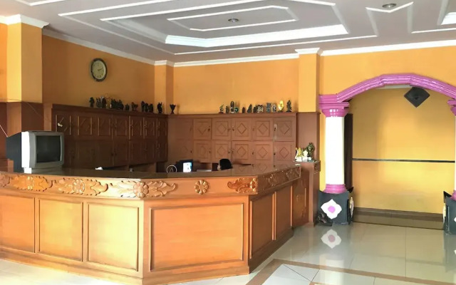 Hotel Alami near Alun-Alun Klaten by ZUZU