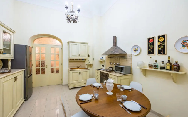 Homely City Apartment by Wonderful Italy