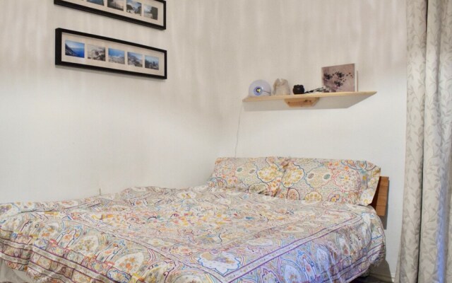Отель Charming 1 Bedroom Property Next to Hampstead Heath комната для гостей