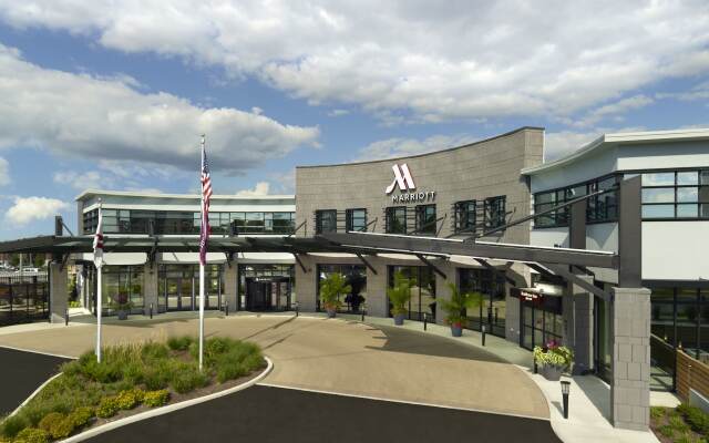 Отель Marriott Columbus University Area вид на фасад
