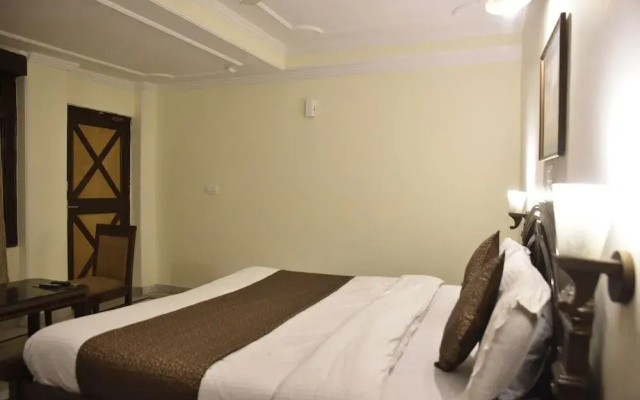 OYO 10432 Hotel Swaran Palace