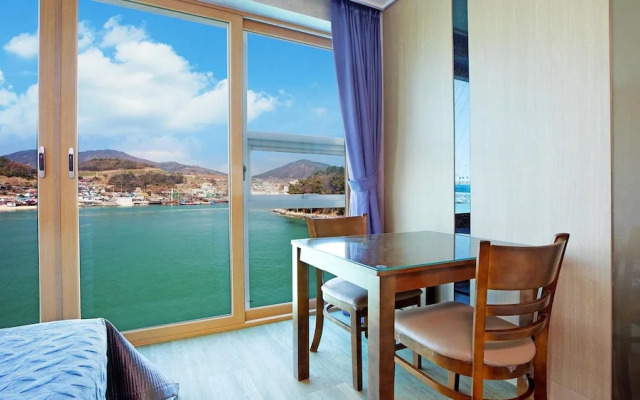 Yeosu Janggun Island Pension
