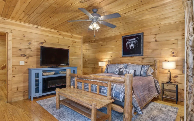 Only Dreamin' Cabin w/ Private Hot Tub