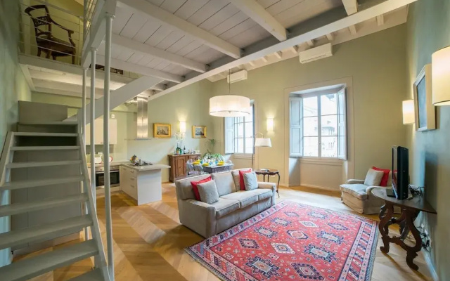 Charming Two Bedroom Apartment in Piazza Strozzi