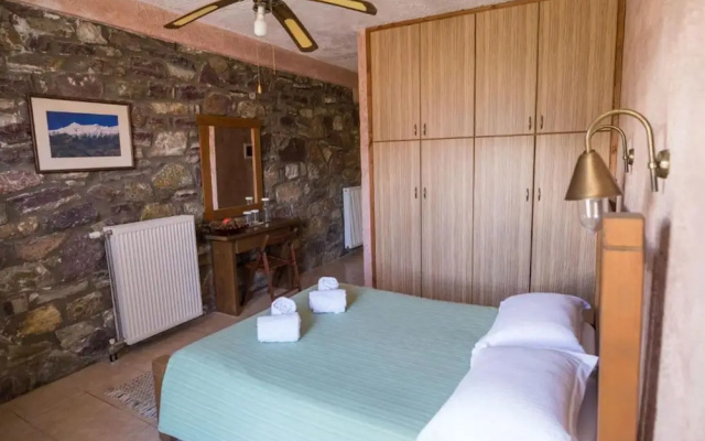 Faris Hotel - Charming Double Room Near Sparta