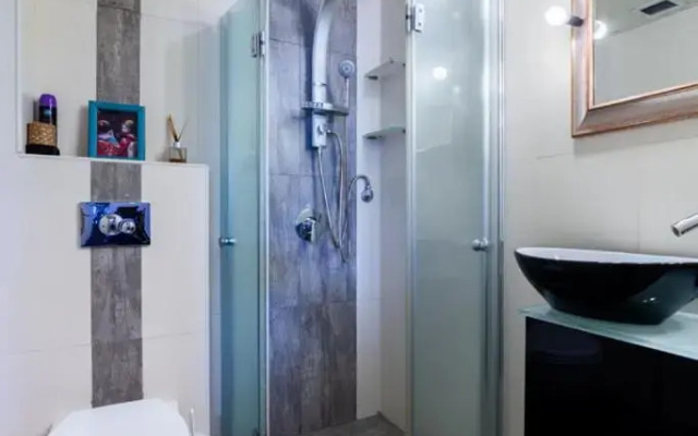 Amazing 1BR Penthouse with terrasse near Neve tzedek