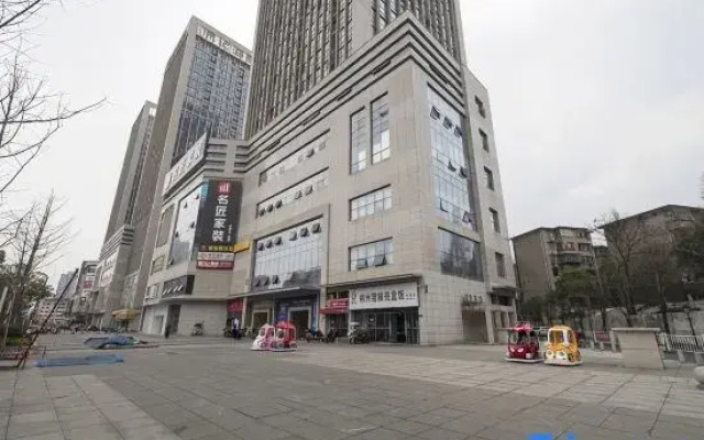 Zhuzhou Tianze Art Apartment (Hongqi Square)
