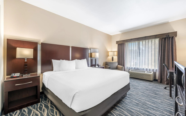 Best Western Plus Eastgate Inn & Suites