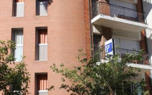 Отель Hostal Cal Siles Испания, Эль-Прат-де-Льобрегат - отзывы, цены и фото номеров - забронировать отель Hostal Cal Siles онлайн вид на фасад