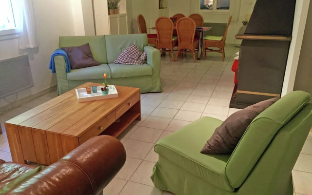 Spacious Villa in Aups With Swimming Pool