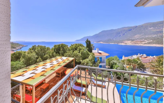 Kaş, deniz manzaralı, 6 kişilik villa