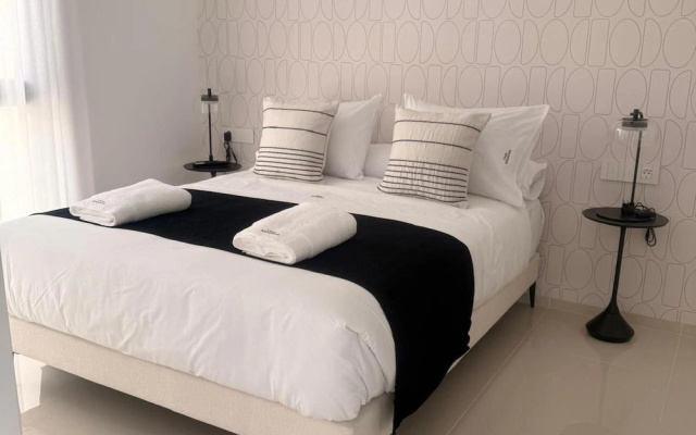 3 Bed Villa - Sleeps 6 - Private Pool - Parking