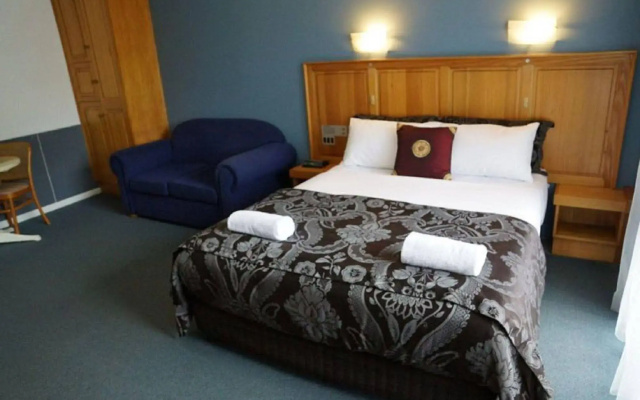 Golden Leaf Motel