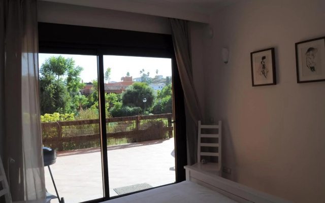 Precioso apartamento con jardín y piscina comunitaria