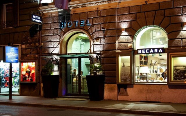 Diplomatic Hotel вид на фасад