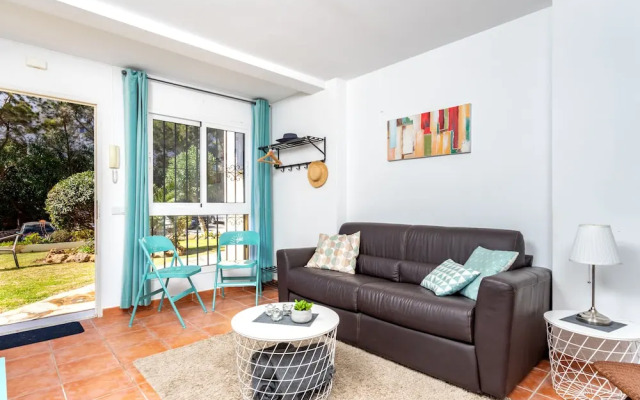 Beachside Apartment with Garden Ref 89