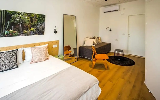 Domus Metro Hotel