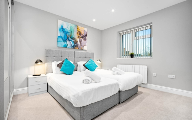 Grand 5 Bedrooms and 3 Bath Birmingham Home