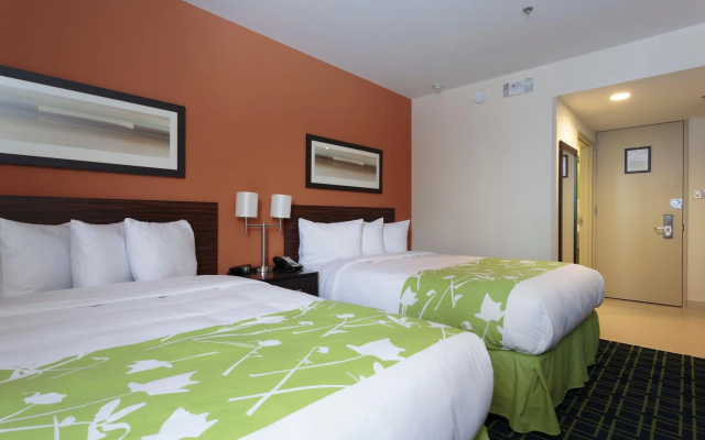 Clarion Pointe