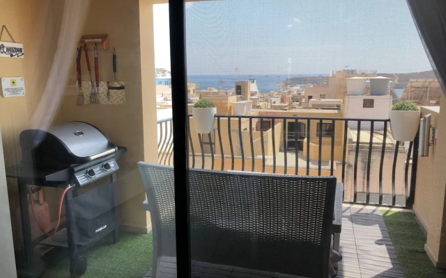 Sea View 2 Bed Apartment Close to Beach