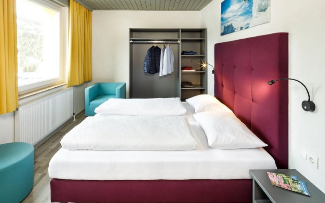 Basekamp Mountain Budget Hotel