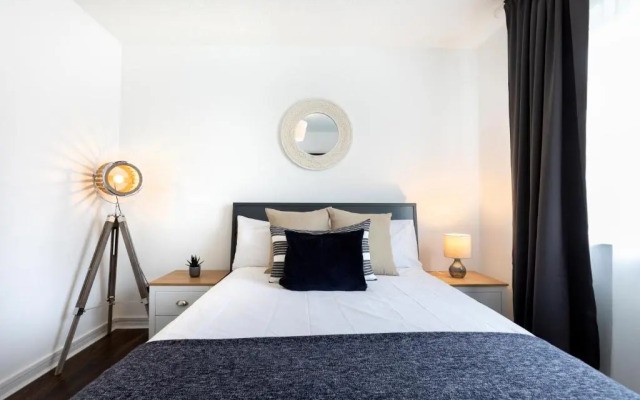 1-Bedroom Apartment with a Private Garden, beach 5-min walk