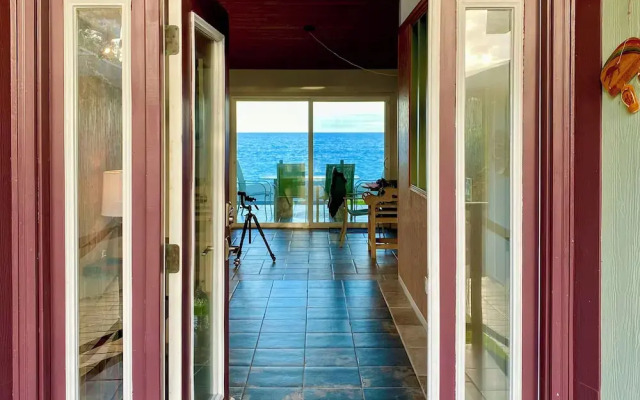 Direct Oceanfront, Big Island Home