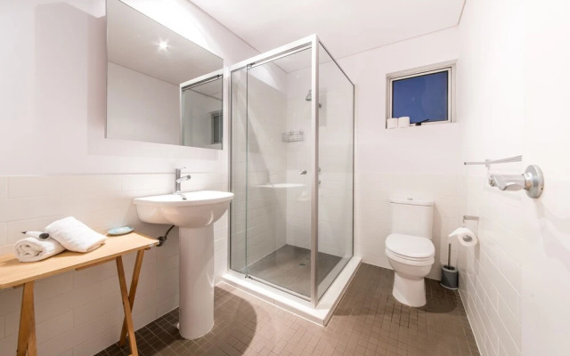 Azure Seas Executive - Airlie Beach
