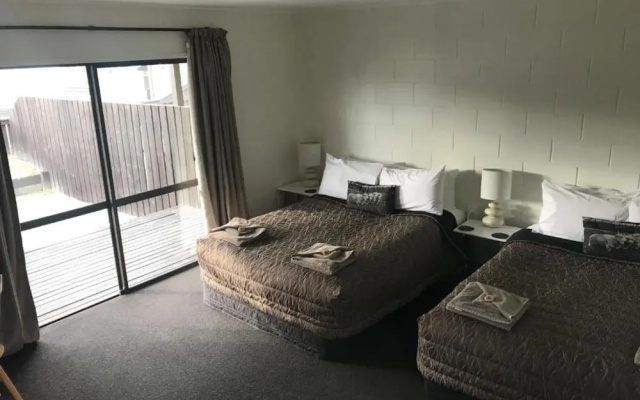 Mackenzie Motels