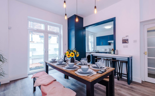 Spacious Home Sleeps 7 in the Heart of Anfield