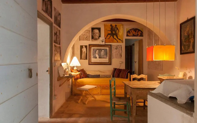 BORGO PETELIA, Casa Chiarotti, Antica casa con scala esterna