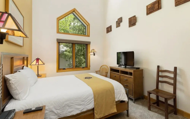 2708 Chateaux Dmont 3 Bedroom Condo