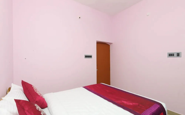 OYO 11698 Home Spacious 3BHK Near Boat House