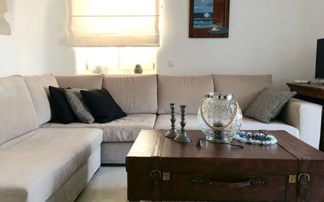 Delicate Mykonian House at Houlakia