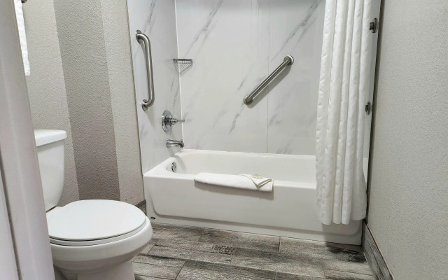 Days Inn by Wyndham Monroe LA