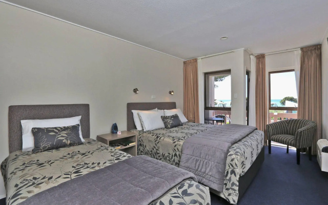 Edgewater Motor Lodge